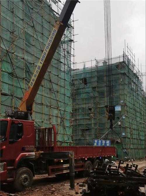 任城区“慢工细活”—— 吊车的 “微动控制” 技术