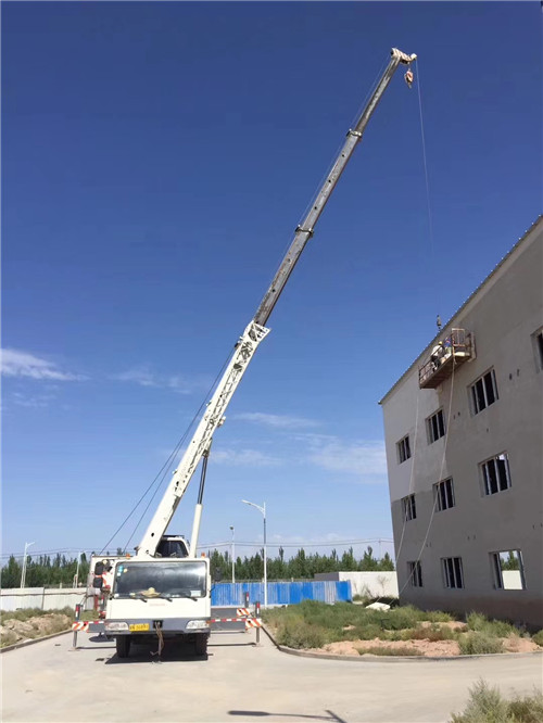 任城区“轻装强干”—— 吊车的 “轻量化臂架” 技术